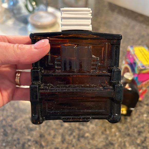 Avon After Shave Piano Decanter Tai Winds and Remember When Radio Decanter Spicy - Picture 10 of 13